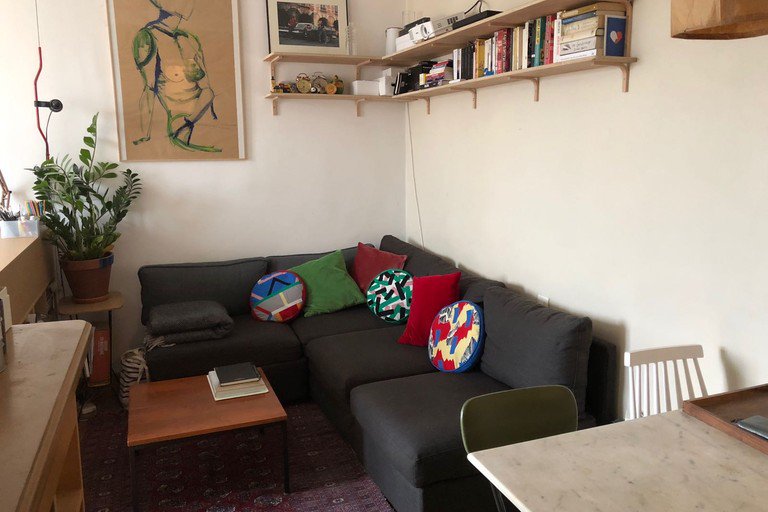 Appartement situé au dernier étage dans le 20ème